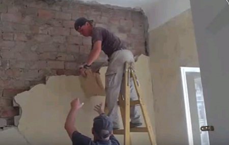 В житловому будинку Будапешта виявили архів нацистів . ВІДЕО