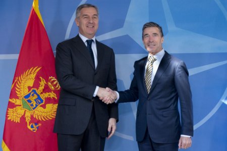 Генсек НАТО заявил о решении пригласить Черногорию обсудить вступление в Альянс
