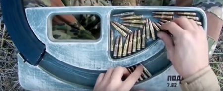 Арабов поразил мастер-класс украинского солдата по зарядке автомата. ВИДЕО