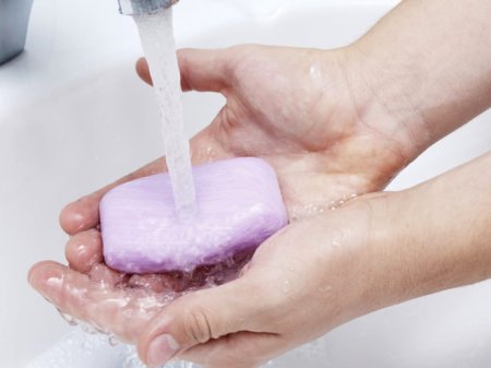 Ученые опровергли "полезность и незаменимость" антибактериального мыла