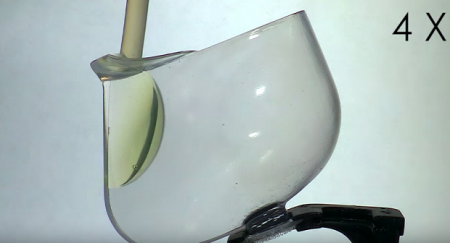 NASA показало бокал, из которого можно пить в невесомости. ВИДЕО