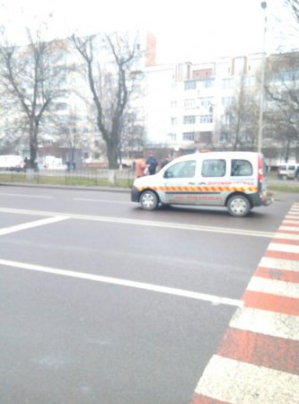 У Львові на зебрі іномарка збила жінку. ФОТО