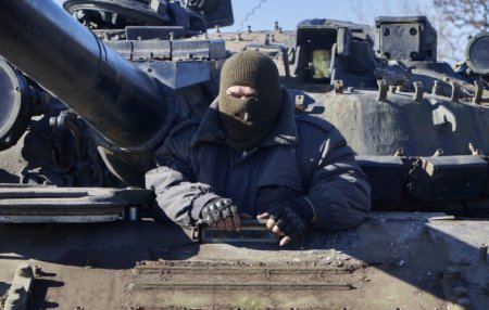 Пророссийские танки САУ, РСЗО возле Донецка в большом количестве