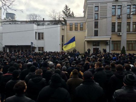 Мітинг неатестованих міліціонерів організували корупціонери-противники реформ, — Аваков. ВІДЕО