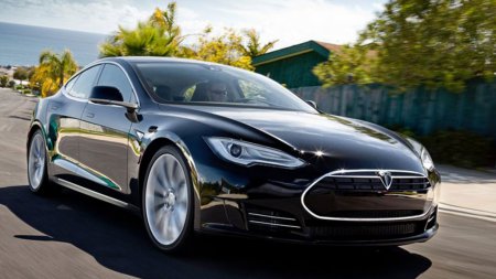 Зарядки нового аккумулятора электромобиля Tesla хватает на 1800 км