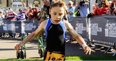 Чудодейственный марафон: мальчик с ДЦП самостоятельно пересек финишную линию. ВИДЕО