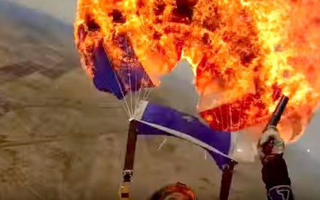 Спортсменка подожгла свой парашют во время полета. ВИДЕО