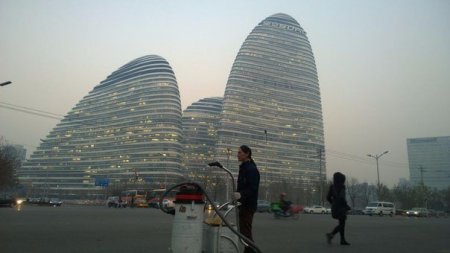 Китайский художник 100 дней пылесосил воздух Пекина