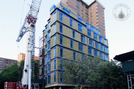 В Нью-Йорке строят модульные дома с малогабаритными квартирами. ФОТО, ВИДЕО