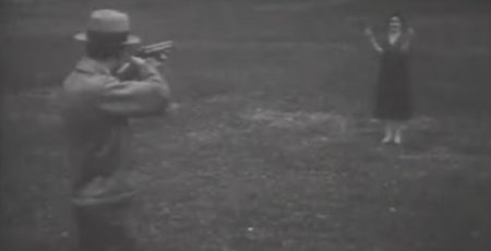 ШОК! 1930-е годы. Мужчина тестирует пуленепробиваемое стекло, стреляя в жену. ВИДЕО