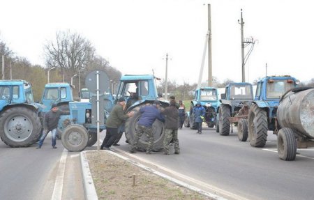 Украинские фермеры перекрывают трассы и собираются в гости к Президенту