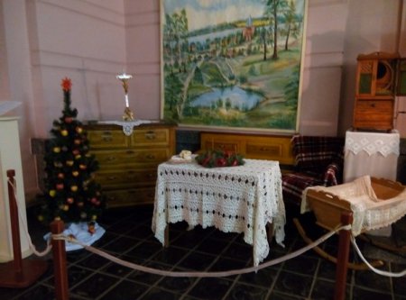Как праздновали Новый год в разное время показано на выставке в Днепропетровске
