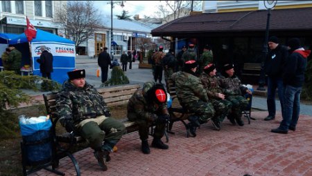 В Крыму ФСБ-шники устроили рейд по домам крымских татар