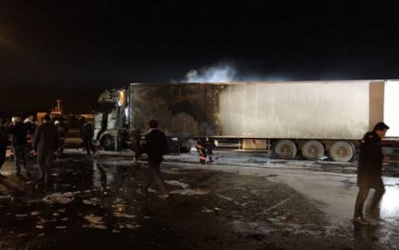 В Турции загорелся грузовик с украинскими номерами