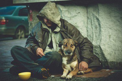 Мариупольские бездомные нуждаются в теплых вещах и обуви
