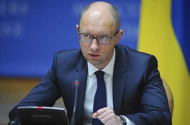 Арсений Яценюк поручил увеличить зарплаты военным на Донбассе