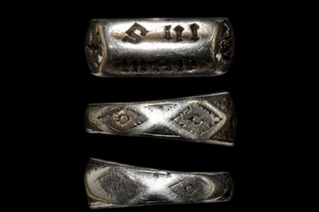 В Британии продадут перстень, в прошлом принадлежащий Жанне Д`Арк