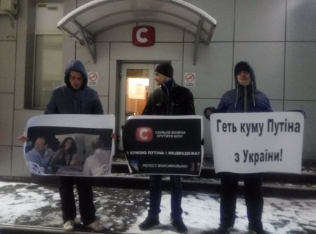 Активисты требуют от телеканала СТБ увольнения телеведущей Оксаны Марченко