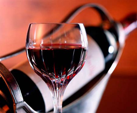 Испанские ученые: Красное вино способно защитить зубы от кариеса