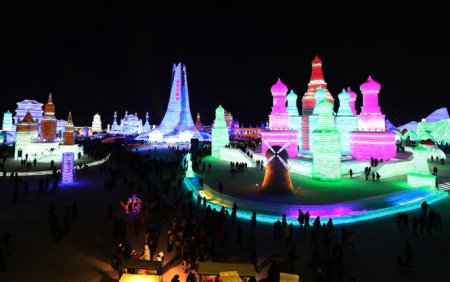 Неймовірної краси льодовий фестиваль в Китаї. Фото