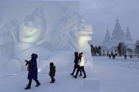 Невероятной красоты ледовый фестиваль в Китае. Фото