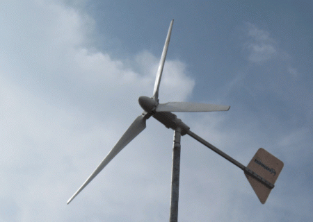 80-летний житель Ивано-Франковщины обогревает дом ветрогенератором собственного производства