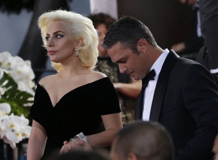 Вы ее не узнаете: Леди Гага на вручении премии "Золотой Глобус". ФОТО
