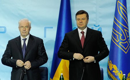 Януковича и Азарова наконец-то лишили украинских пенсий