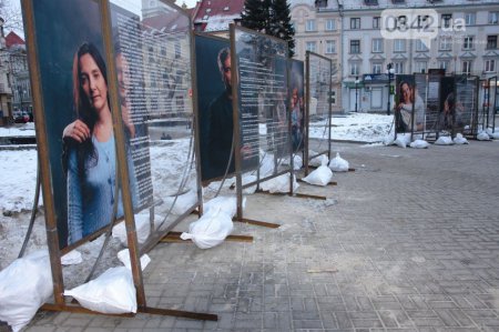 В Ивано-Франковске открылась фотовыставка о переселенцах. ФОТО