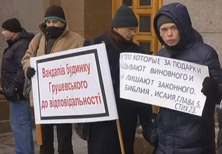 Киевляне вышли к мэрии с целью защитить от стихийной вырубки леса и парки (ТВ,видео)