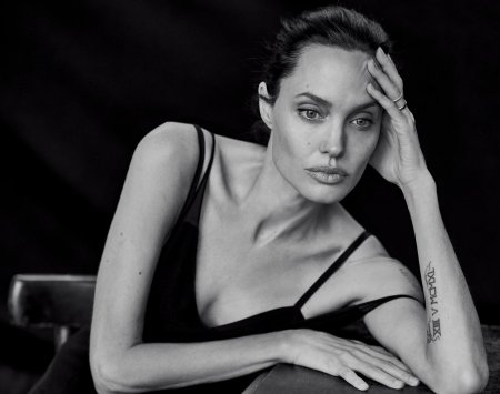 Анджелина Джоли не считает свою худобу болезнью