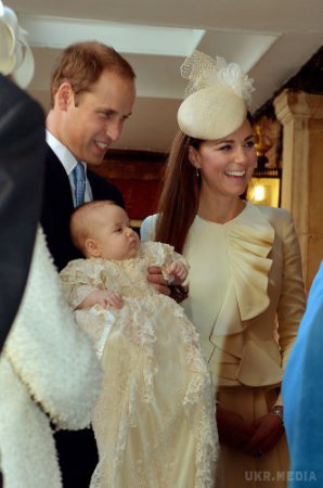Восьмимесячная принцесса Шарлотта опередила королеву Елизавету II . ФОТО