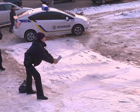 Патрульные Днепропетровска позаботились о безопасности детей. ФОТО