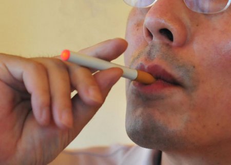 Взорвавшаяся во рту электронная сигарета оставила немца без зубов