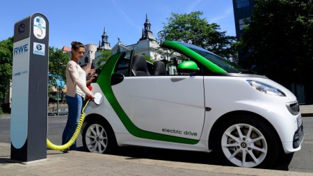Smart ForTwo - первый экологичный электромобиль 2015 года