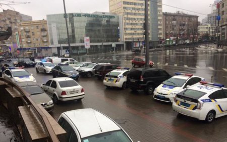 Столичная гостиница "Лыбидь" окружена полицией