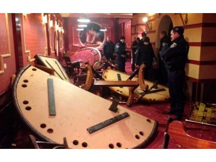 Активисты устроили погром в подпольном казино Запорожья. ВИДЕО