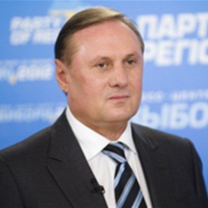 Обвиняемый экс-председатель "Партии Регионов" уже на свободе и собиратся покинуть Украину