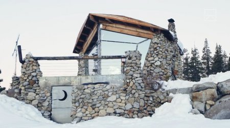 Американский сноубордист построил в горах экодом, отказавшись от шикарного особняка в городе. ФОТО