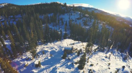 Американский сноубордист построил в горах экодом, отказавшись от шикарного особняка в городе. ФОТО