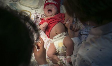 Чудо в Китае: Перед началом кремирования ребенок подал признаки жизни