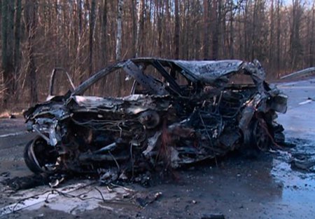 ДТП на трассе "Киев-ЧОП": горящий автомобиль стал ловушкой для водителя. ВИДЕО