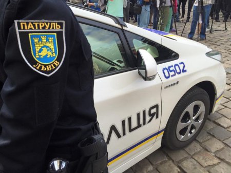 Львовские полицейские не забывают о своих обязанностях даже в законные выходные