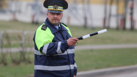 Как "воспитывают" непослушных водителей белорусские ГАИшники. ВИДЕО