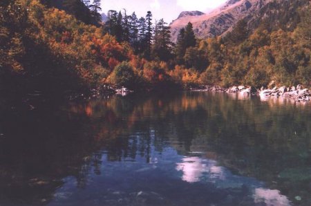 В Алжире расположено уникальное озеро, наполненное чернилами. ФОТО