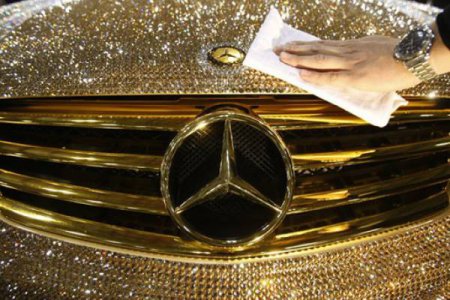 Владельцев дорогих авто, не желающих платить "налог на роскошь", уже таскают по судам