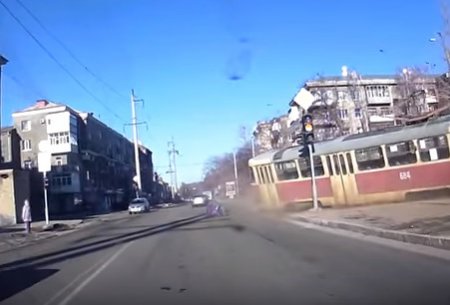 В Харькове трамвай столкнулся с пешеходом
