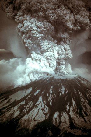 Фотограф снял извержение вулкана ценой собственной жизни. Последние фото