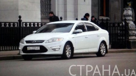 Папарацци "засветили" новый автомобиль Парасюка, стоимостью не менее 862 тыс. грн