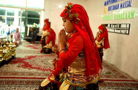 Шокирующие реалии современности: обрезание девочек в Индонезии. ФОТО